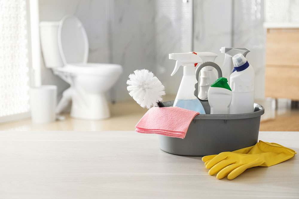 Helpful tips for choosing the right bathroom cleaner